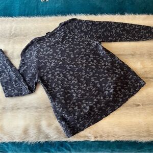 GAP Gray Leopard Print S Long Sleeve Sweatshirt Pockets Crew Neck
